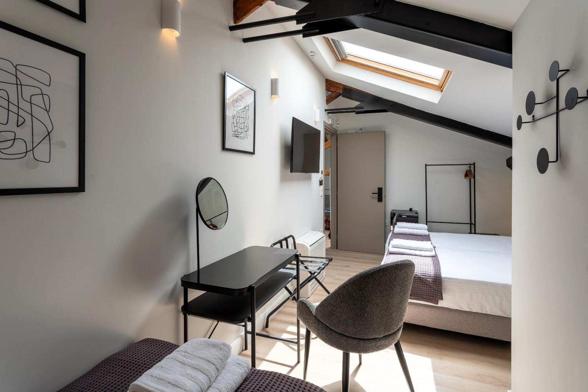 Issa Lesvos Hostel Mytilene Exterior photo