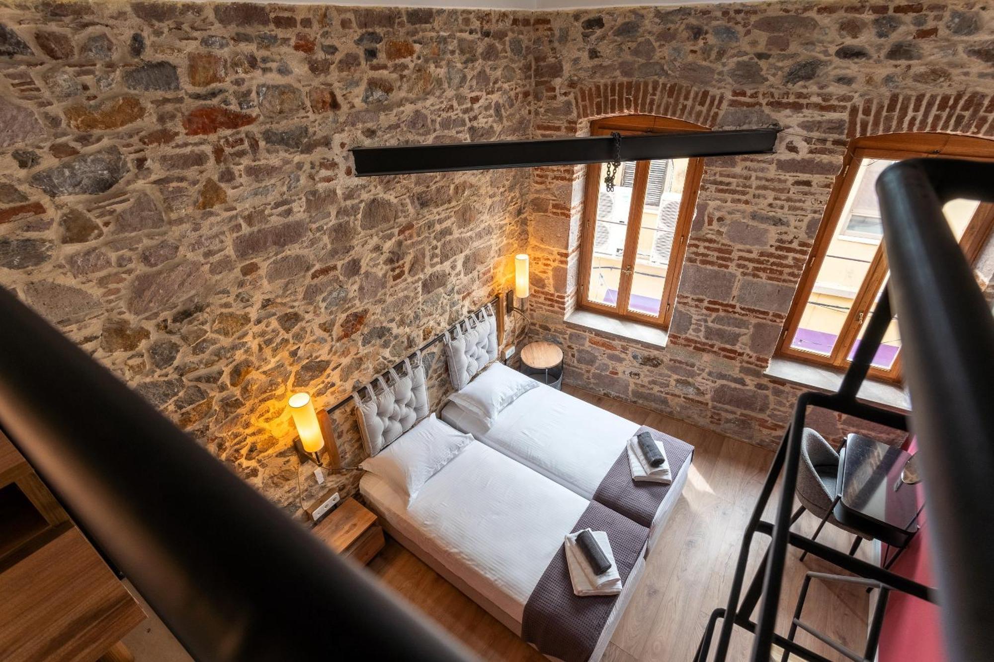 Issa Lesvos Hostel Mytilene Exterior photo