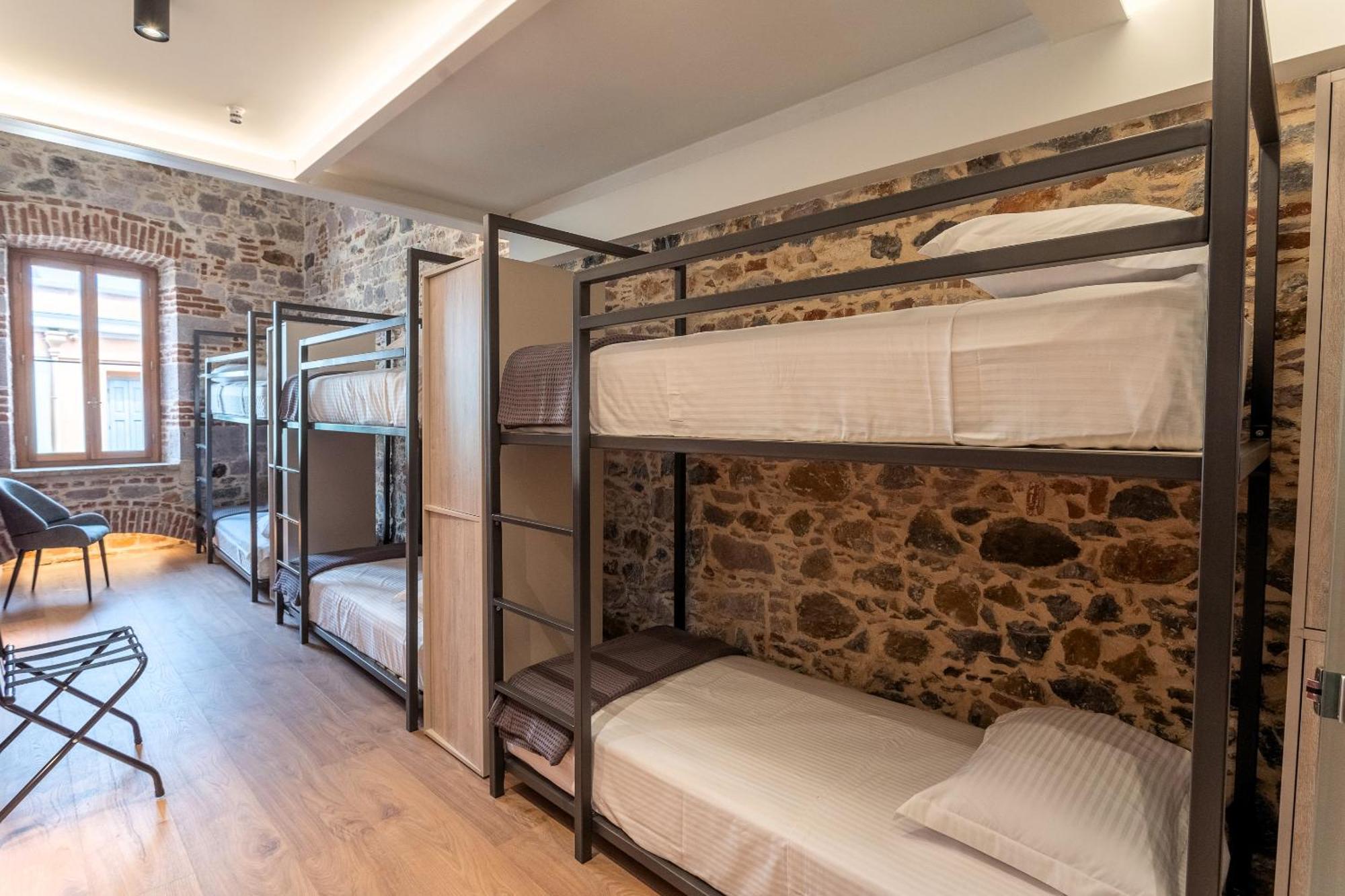 Issa Lesvos Hostel Mytilene Exterior photo