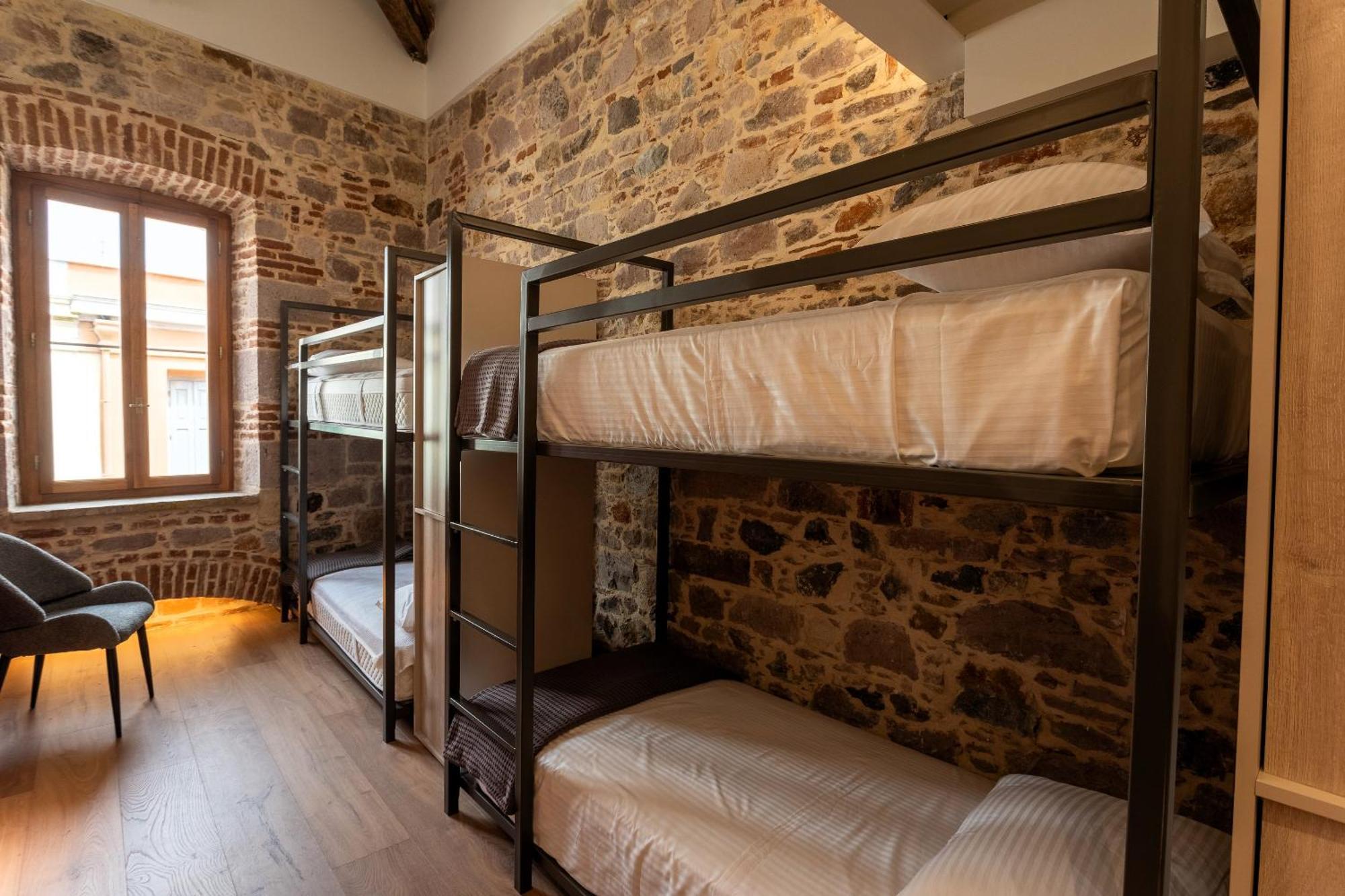 Issa Lesvos Hostel Mytilene Exterior photo