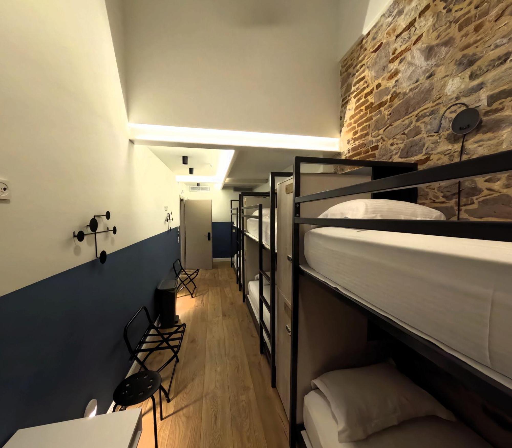 Issa Lesvos Hostel Mytilene Exterior photo