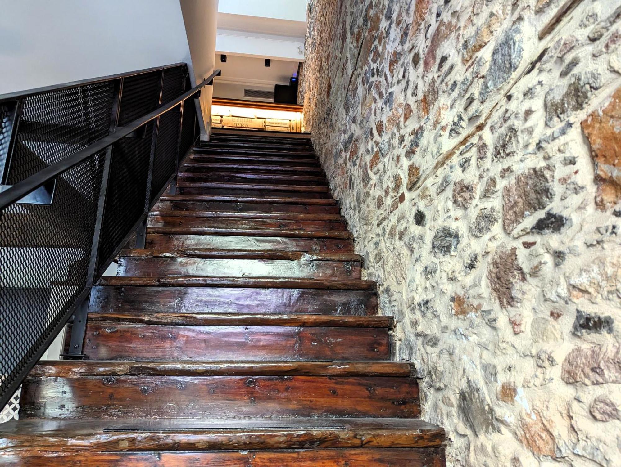 Issa Lesvos Hostel Mytilene Exterior photo