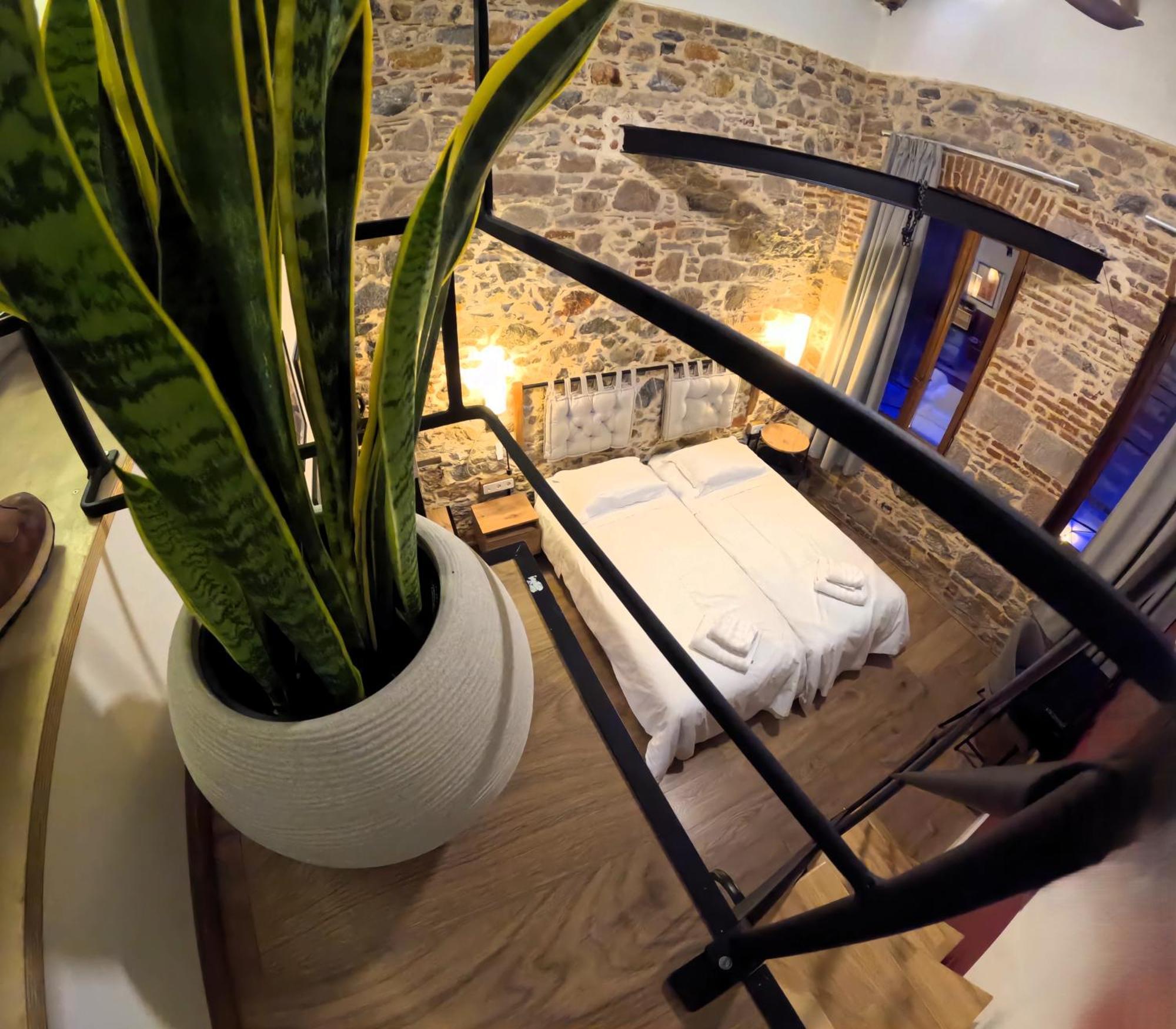 Issa Lesvos Hostel Mytilene Exterior photo